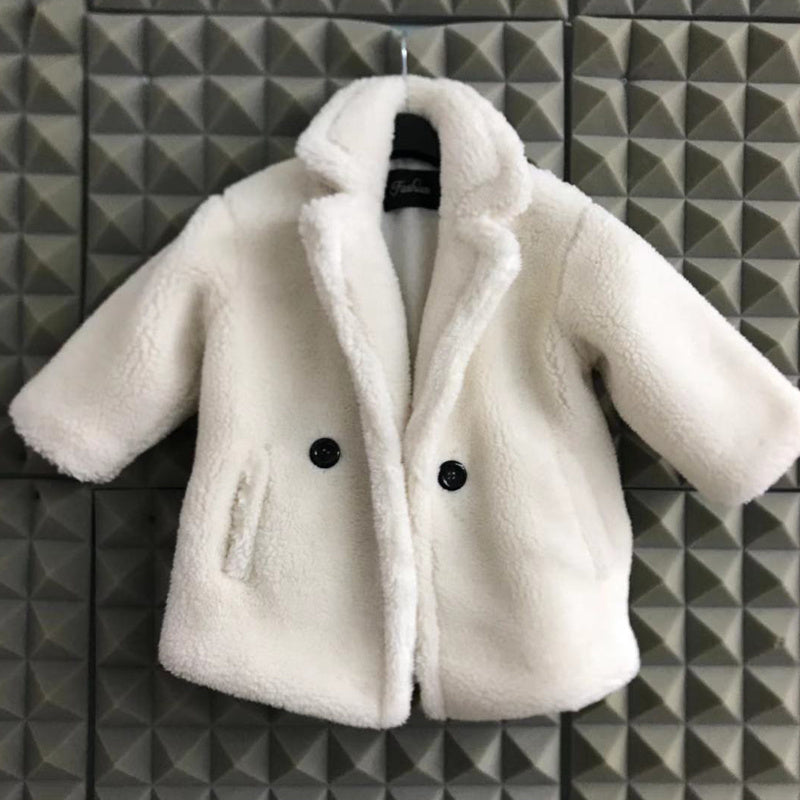 Kids Fur Coat – Soft white faux fur coat for boys and girls, perfect for autumn and winter warmth.