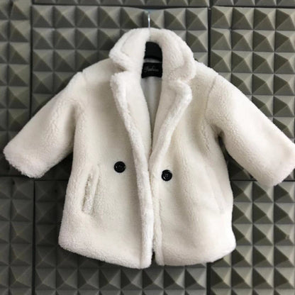 Kids Fur Coat – Soft white faux fur coat for boys and girls, perfect for autumn and winter warmth.